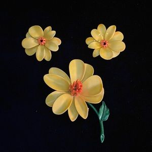 Vintage Yellow Daisy Brooch and Earring Set Mid Century Enamel 3D flower